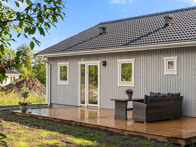 Ommalning av huspanel Mariefred Kalkudden.jpg